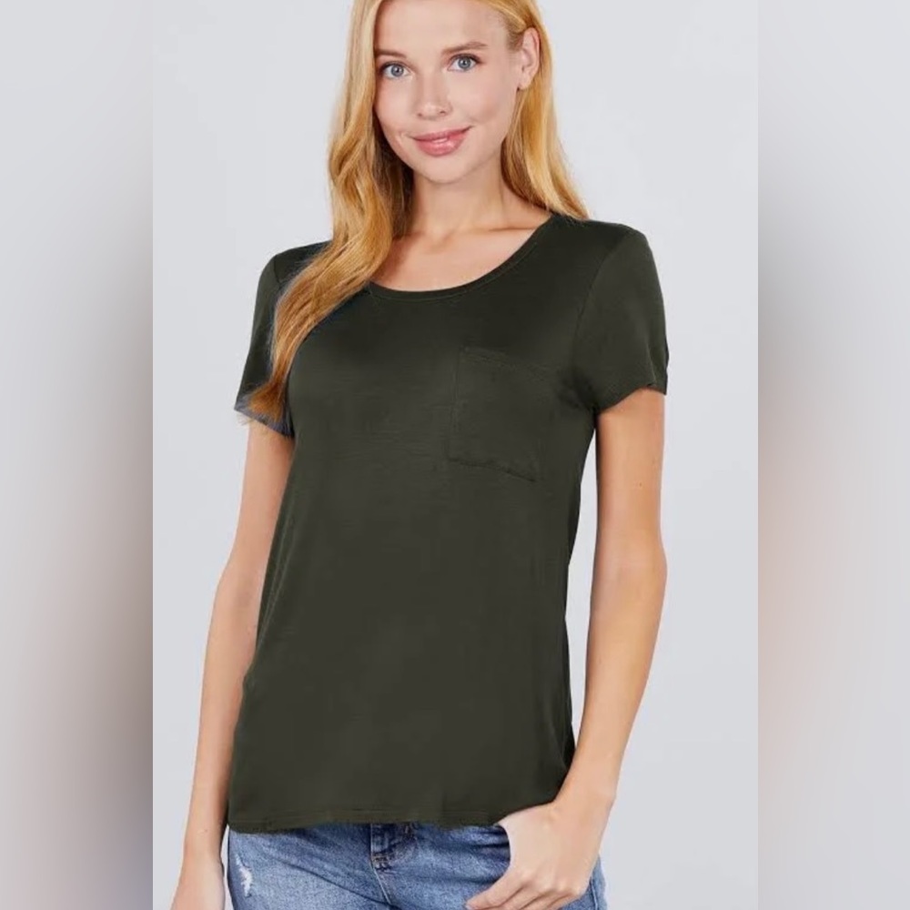 Women’s Medium Army Green Scoop Neck Shirt Sleeve Tee Shirt w/ Pocket.